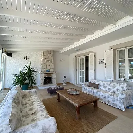 Alacati Roka Tas Butik Cesme