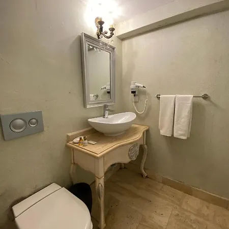 Alacati Roka Tas Butik * Cesme