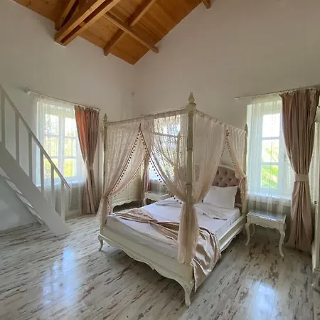 Hotel Alacati Roka Tas Butik *