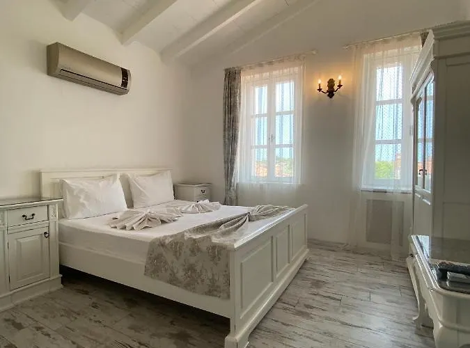 Alacati Roka Tas Butik * Çeşme