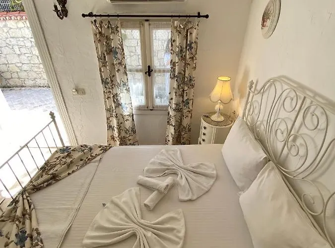 Alacati Roka Tas Butik * Çeşme