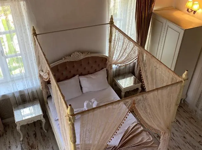 Alacati Roka Tas Butik Çeşme