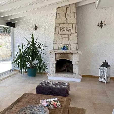 Alaçati Roka Taş Butık