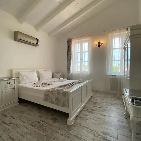 Alaçati Roka Taş Butık * Çeşme