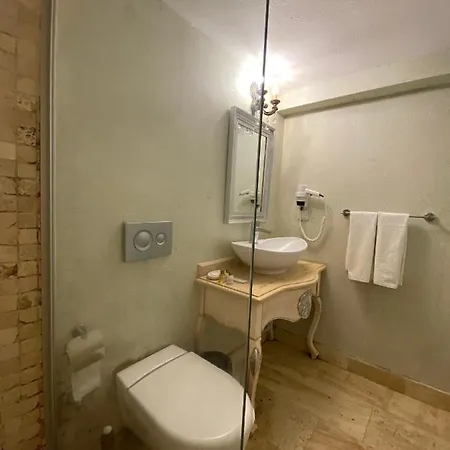 Alaçati Roka Taş Butık * Çeşme