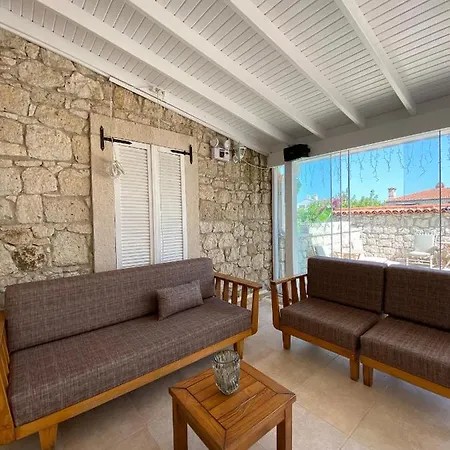 Alaçati Roka Taş Butık * Çeşme