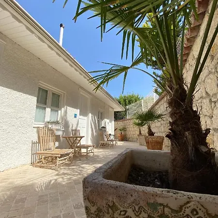 Alaçati Roka Taş Butık