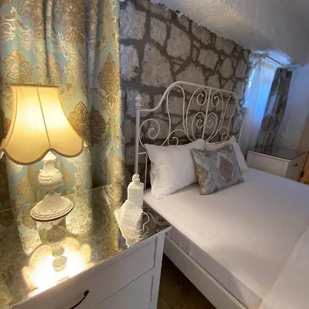 Alaçati Roka Taş Butık Otel Çeşme