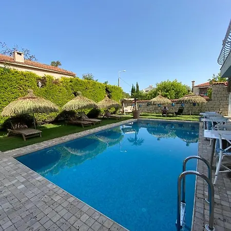 Alaçati Roka Taş Butık Otel *