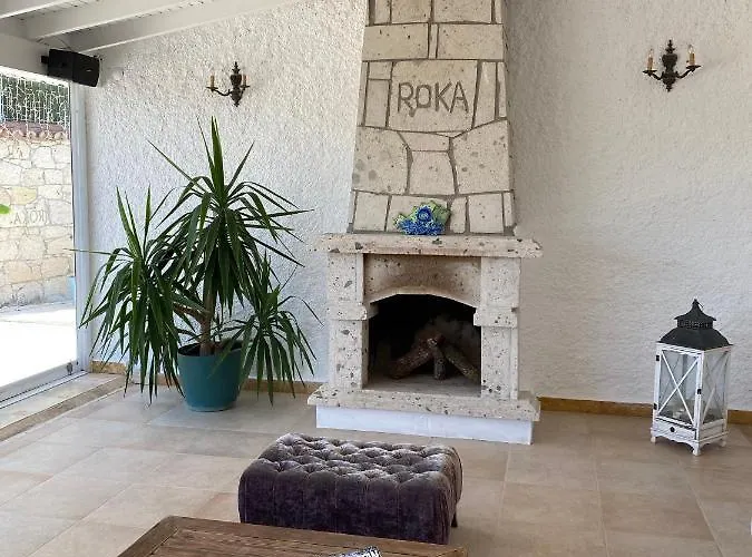 Alaçati Roka Taş Butık