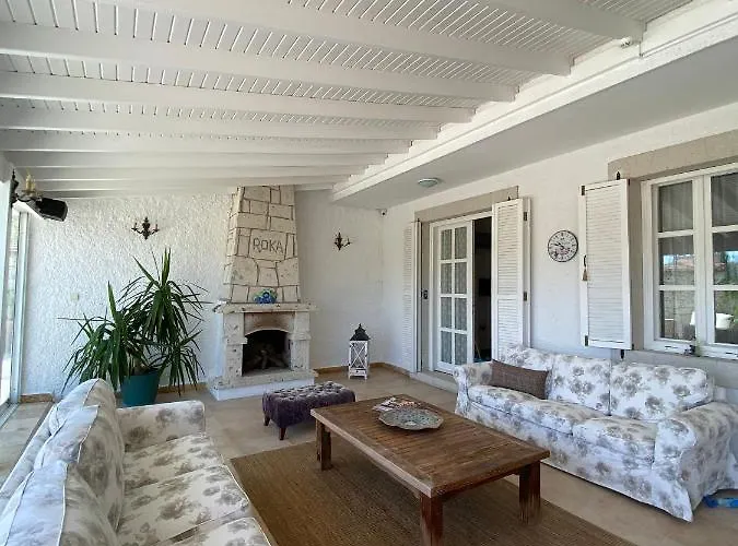 Alaçati Roka Taş Butık Çeşme