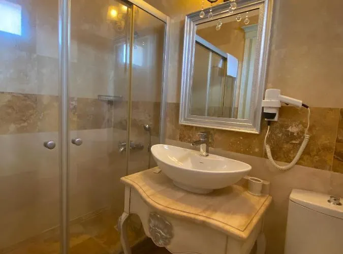 Alaçati Roka Taş Butık *